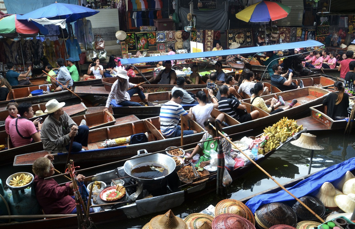 Menjelajah Pasar Terapung Thailand: Wisata Pasar Penuh Warna