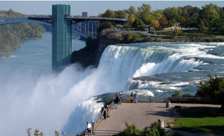 Menikmati Indahnya Air Terjun Niagara di Amerika
