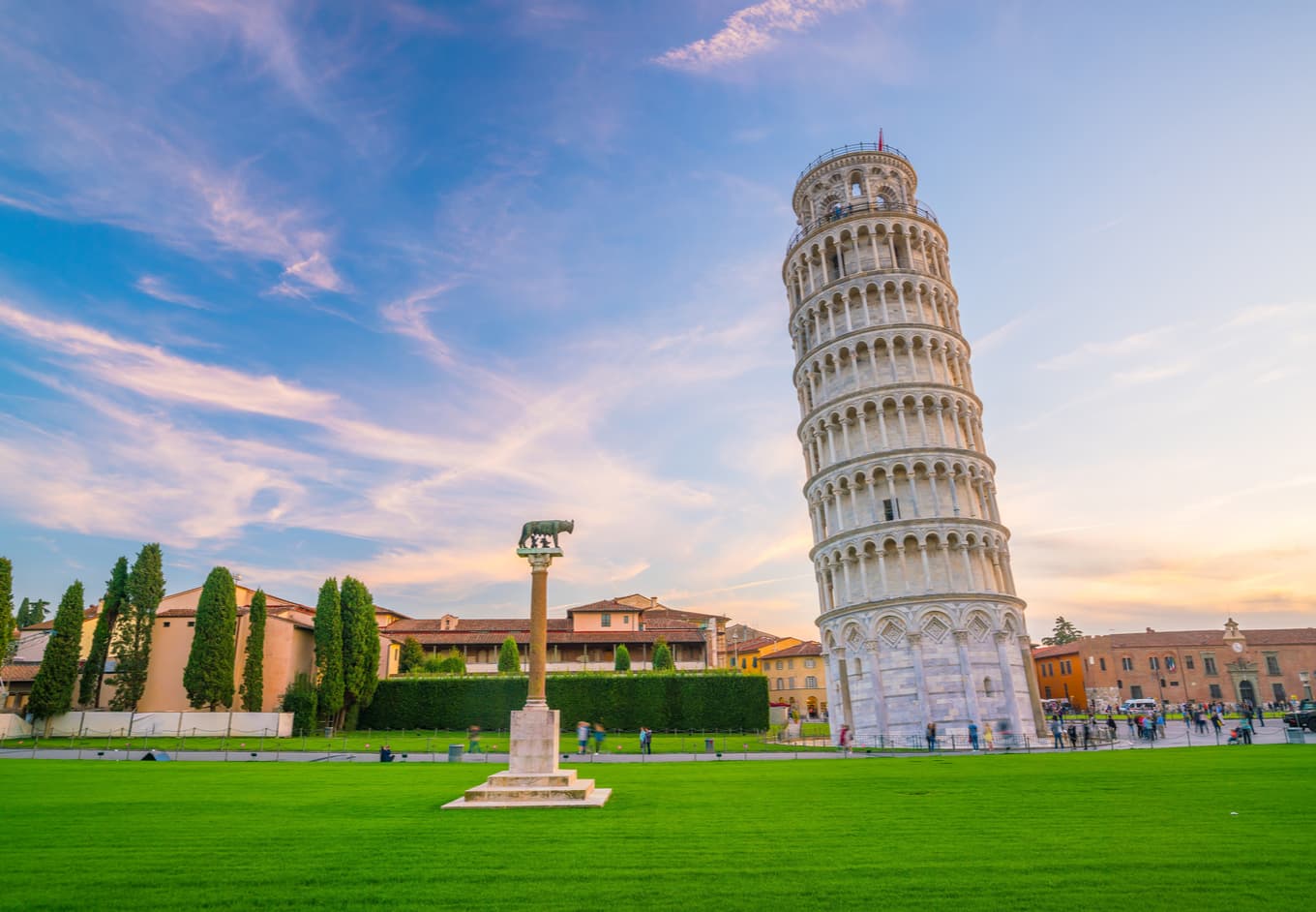 tips traveling ke menara pisa