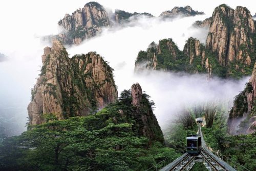 Panduan Wisata ke Huangshan: Surga Gunung Berselimut Awan di Tiongkok