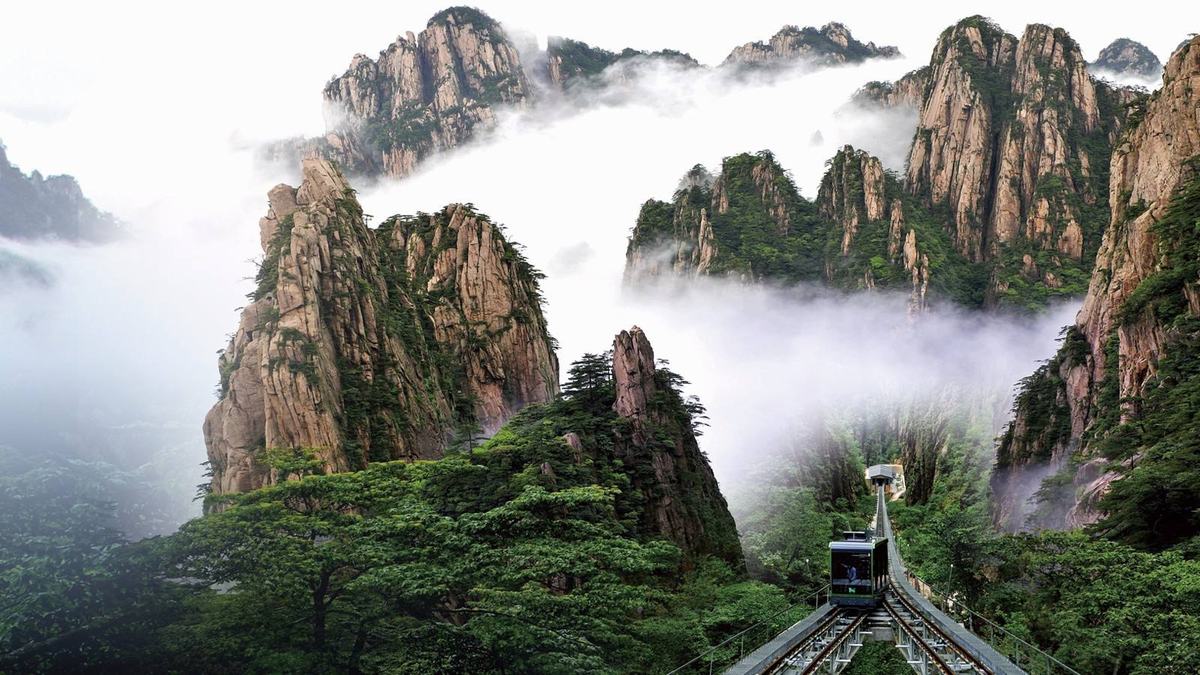 Panduan Wisata ke Huangshan: Surga Gunung Berselimut Awan di Tiongkok